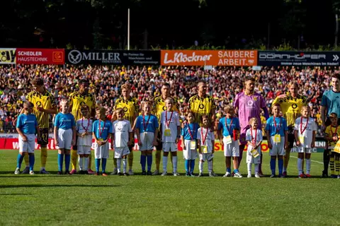 بوروسيا دورتموند يبدأ ودياته بـ8 أهداف 